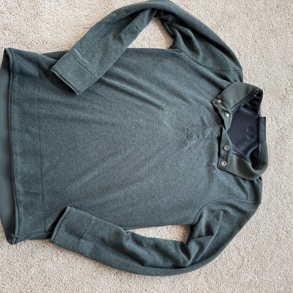Men’s Under Armour Golf Sweater Size M